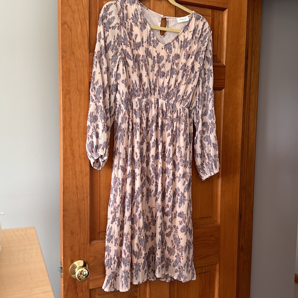 Long Sleeve Floral Dress! Size Medium! Never Worn Before!
